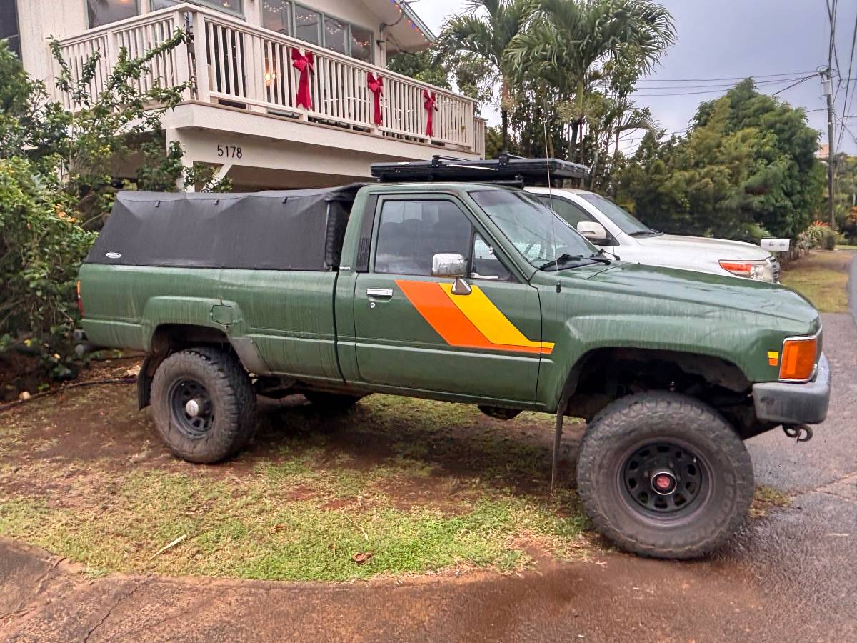 Toyota-pickup-4x4-1987-green-5