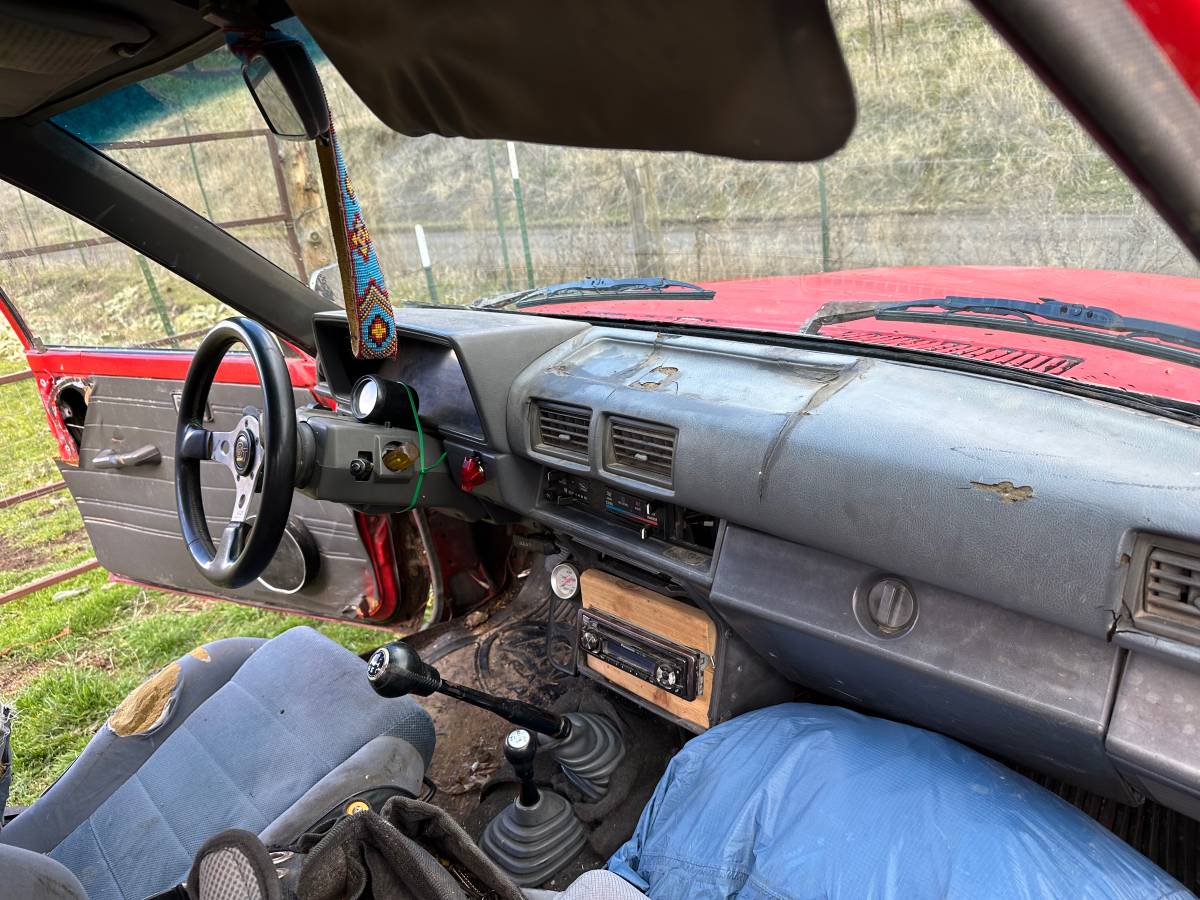 Toyota-pickup-4x4-1987-red-2