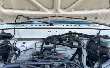 Toyota-pickup-4x4-1990-white-11