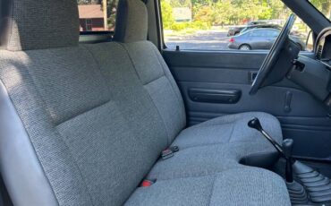 Toyota-pickup-4x4-1990-white-8