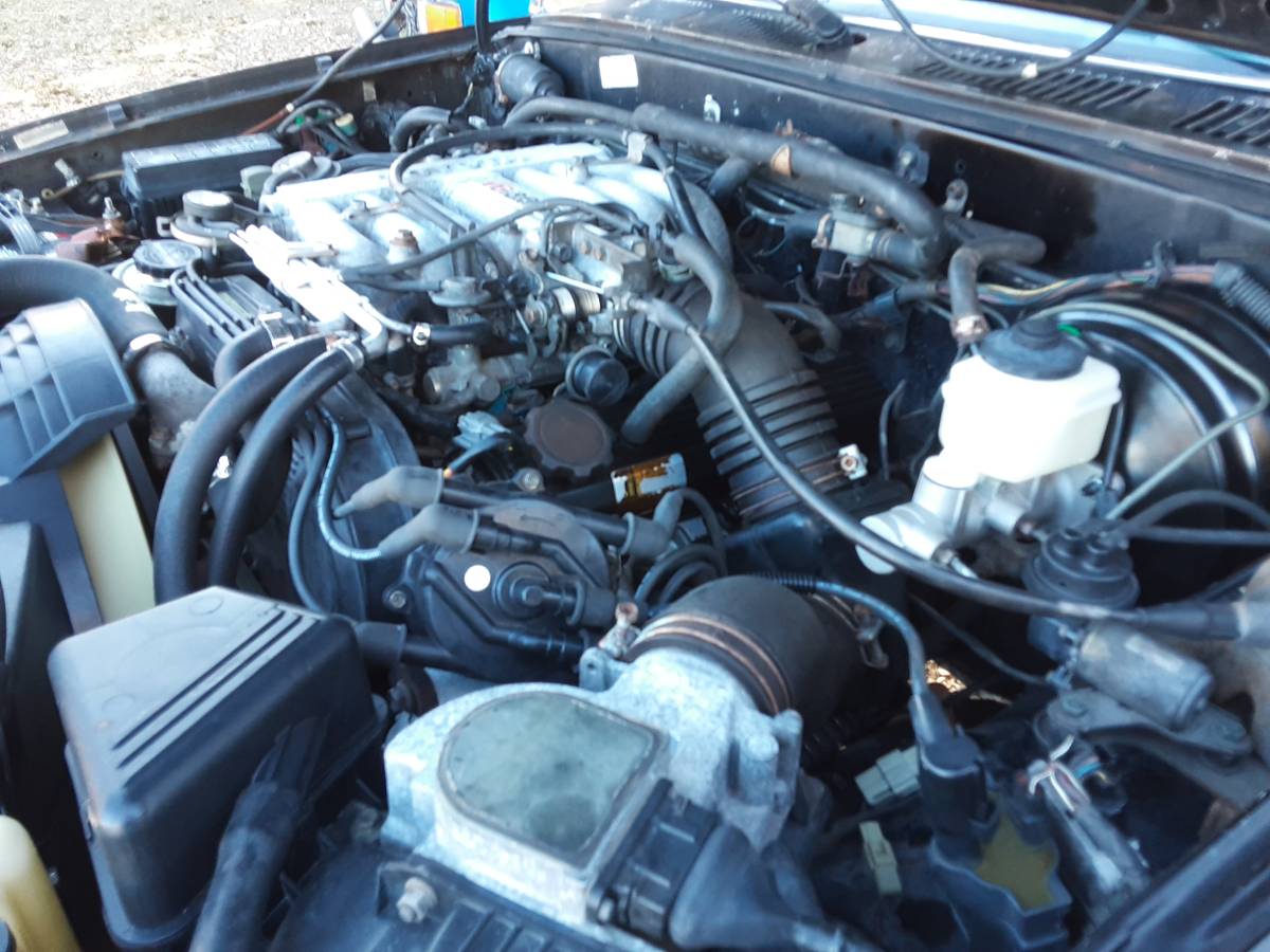 Toyota-pickup-4x4-sr5-1990-black-1