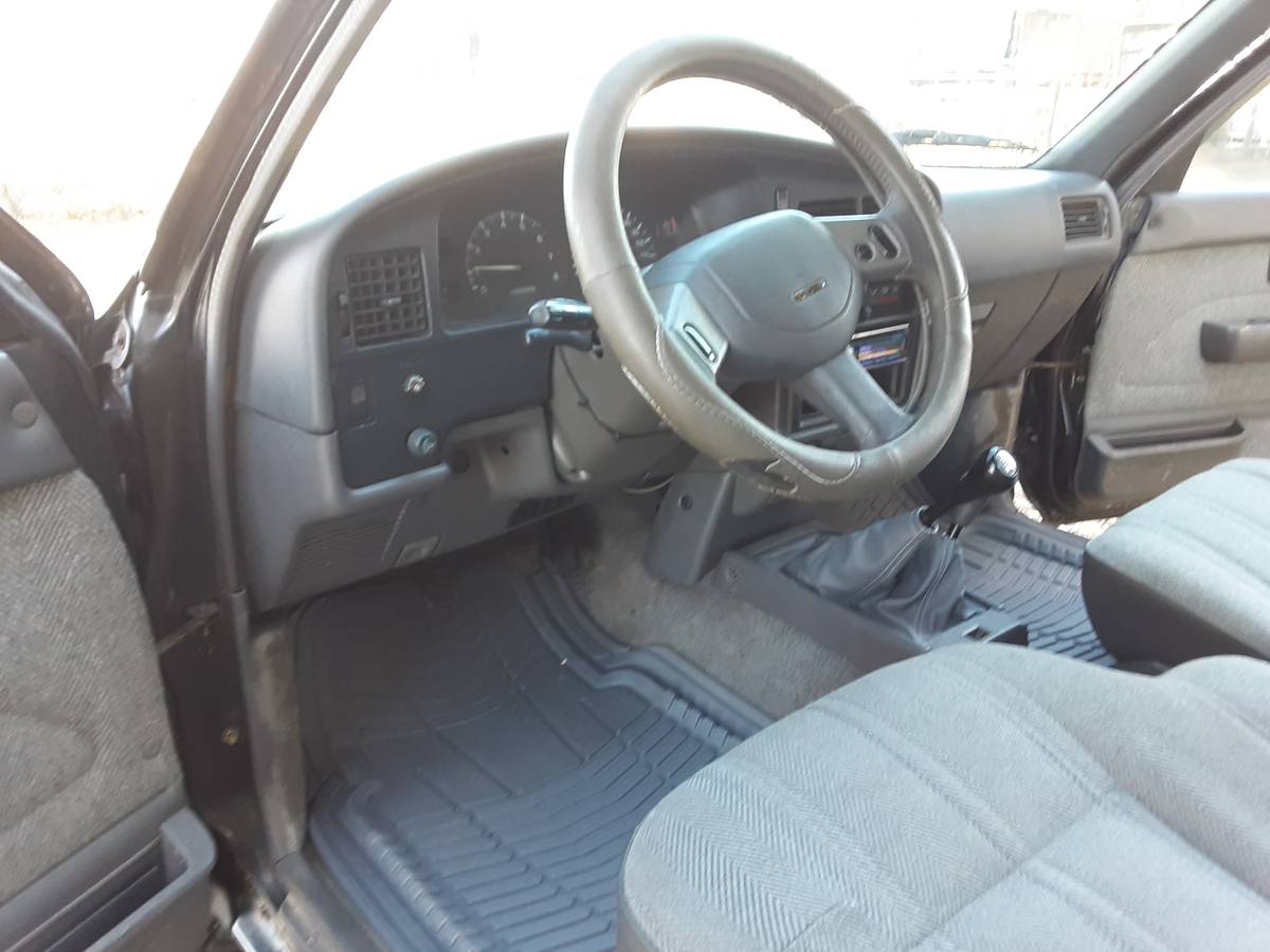 Toyota-pickup-4x4-sr5-1990-black-10