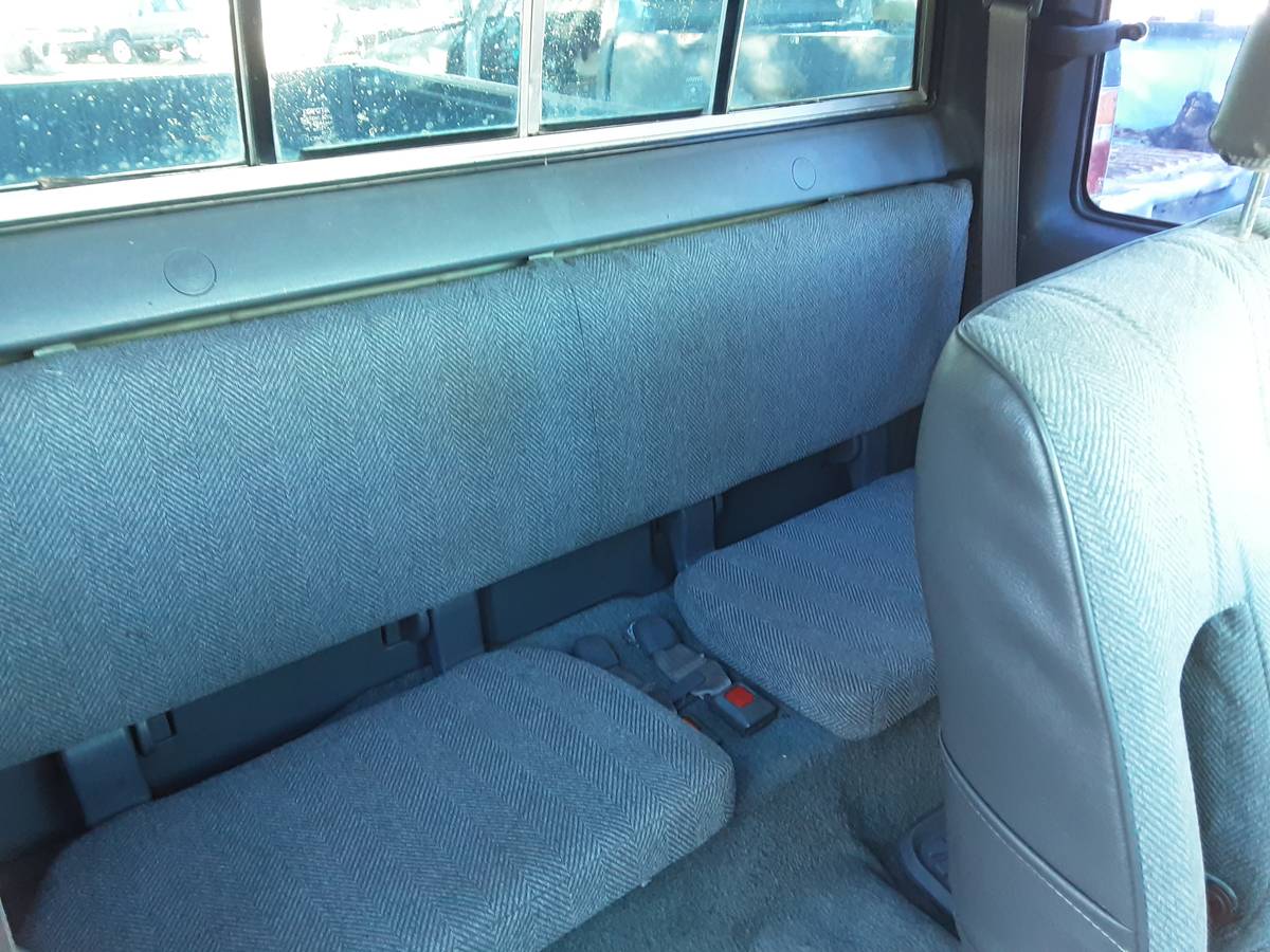 Toyota-pickup-4x4-sr5-1990-black-12