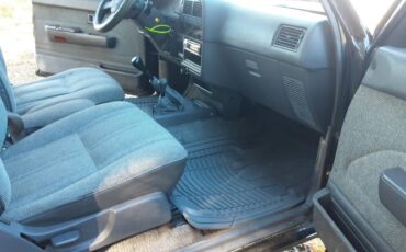 Toyota-pickup-4x4-sr5-1990-black-13