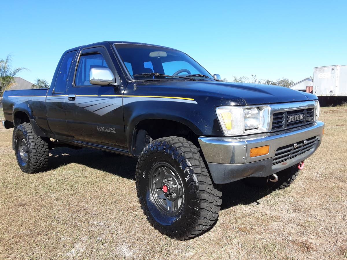 Toyota-pickup-4x4-sr5-1990-black-3