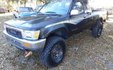 Toyota-pickup-4x4-sr5-1990-black