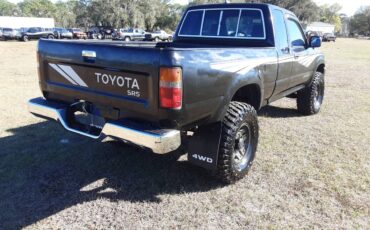 Toyota-pickup-4x4-sr5-1990-black-6