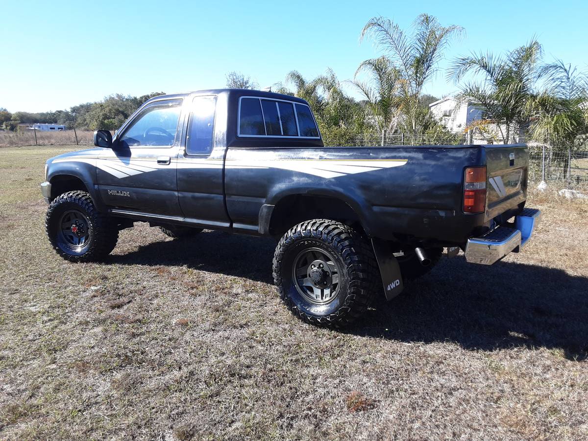 Toyota-pickup-4x4-sr5-1990-black-7