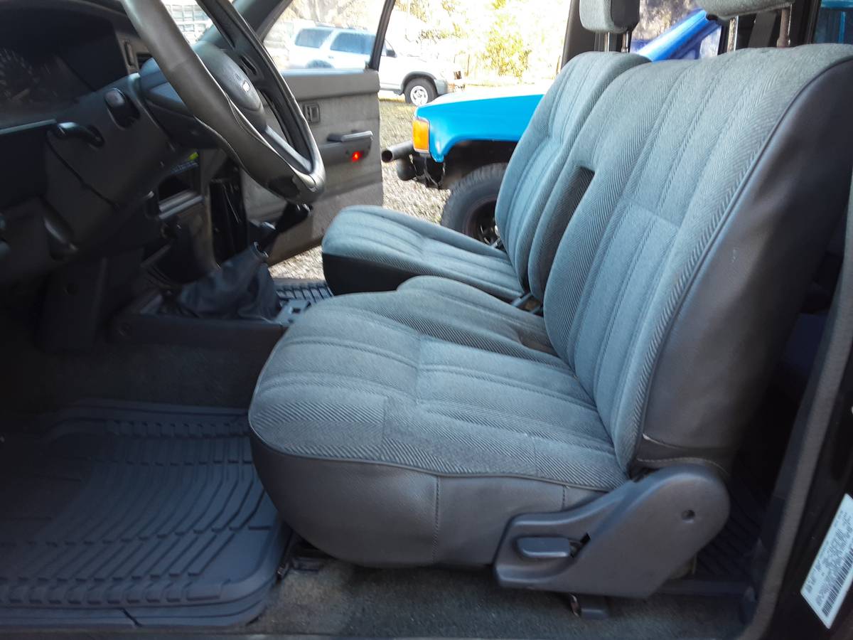 Toyota-pickup-4x4-sr5-1990-black-8