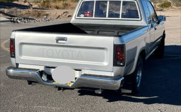 Toyota-pickup-dlx-1990-silver-1