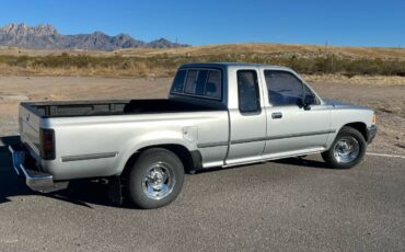 Toyota-pickup-dlx-1990-silver-10