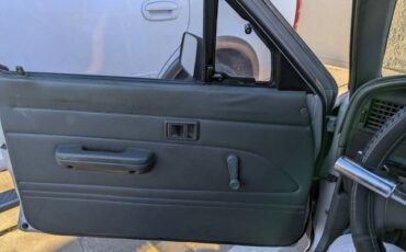 Toyota-pickup-dlx-1990-silver-11