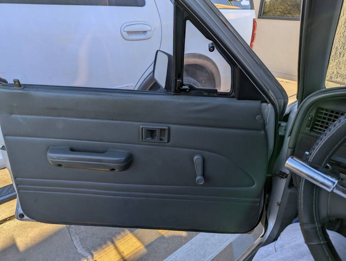 Toyota-pickup-dlx-1990-silver-11