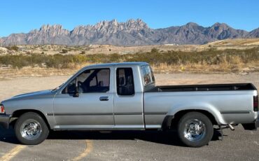 Toyota-pickup-dlx-1990-silver-2