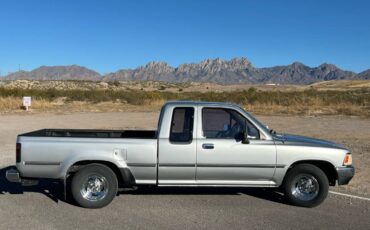 Toyota-pickup-dlx-1990-silver-3