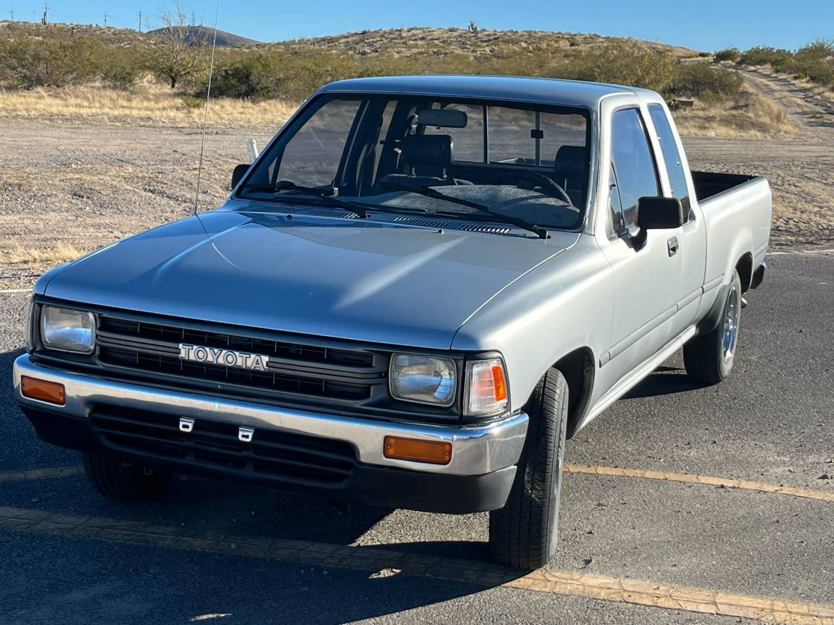 Toyota-pickup-dlx-1990-silver-8