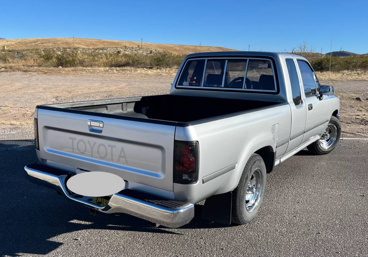 Toyota-pickup-dlx-1990-silver-9