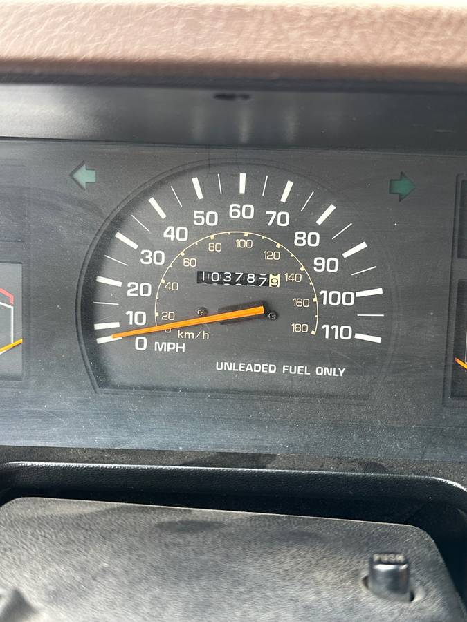 Toyota-pickup-truck-1986-1