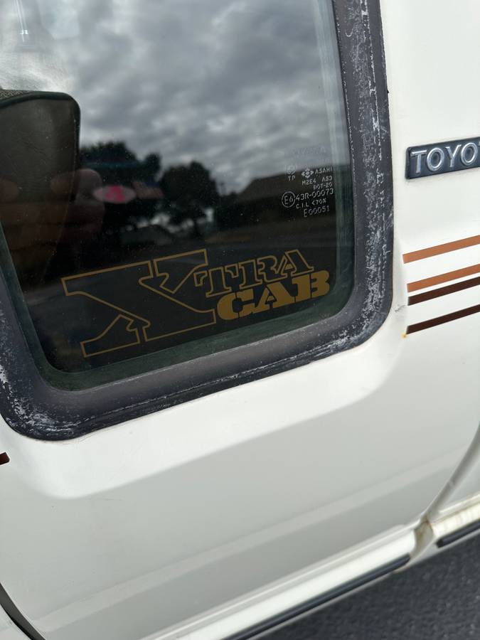 Toyota-pickup-truck-1986-3