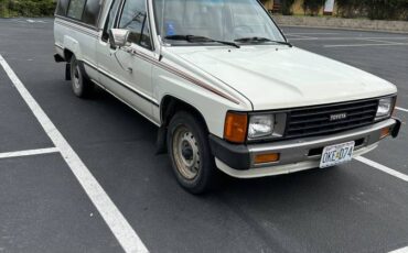 Toyota-pickup-truck-1986-4