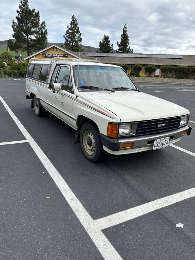 Toyota-pickup-truck-1986-4