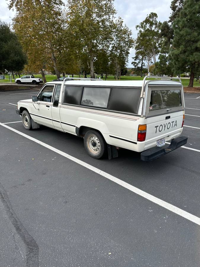 Toyota-pickup-truck-1986-5