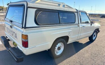 Toyota-pickup-truck-1986-custom-1