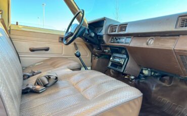 Toyota-pickup-truck-1986-custom-11