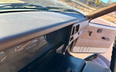 Toyota-pickup-truck-1986-custom-12