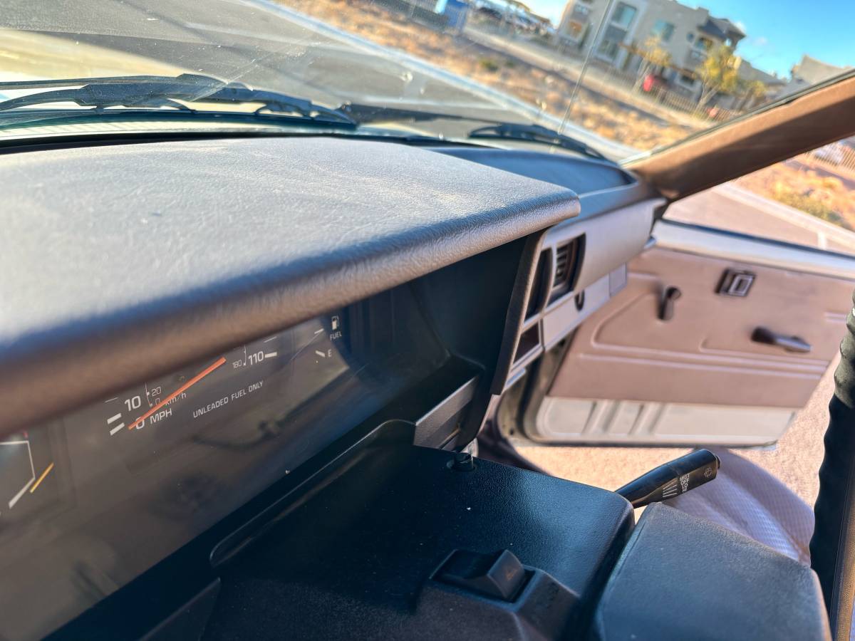 Toyota-pickup-truck-1986-custom-12