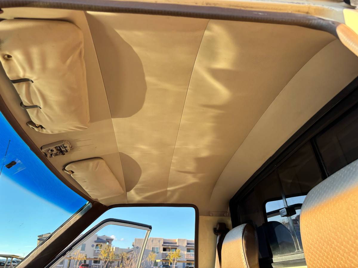 Toyota-pickup-truck-1986-custom-15