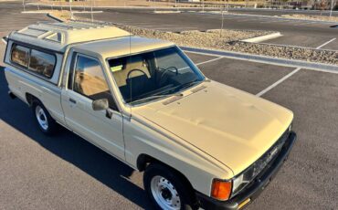 Toyota-pickup-truck-1986-custom-18