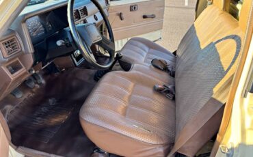 Toyota-pickup-truck-1986-custom-19