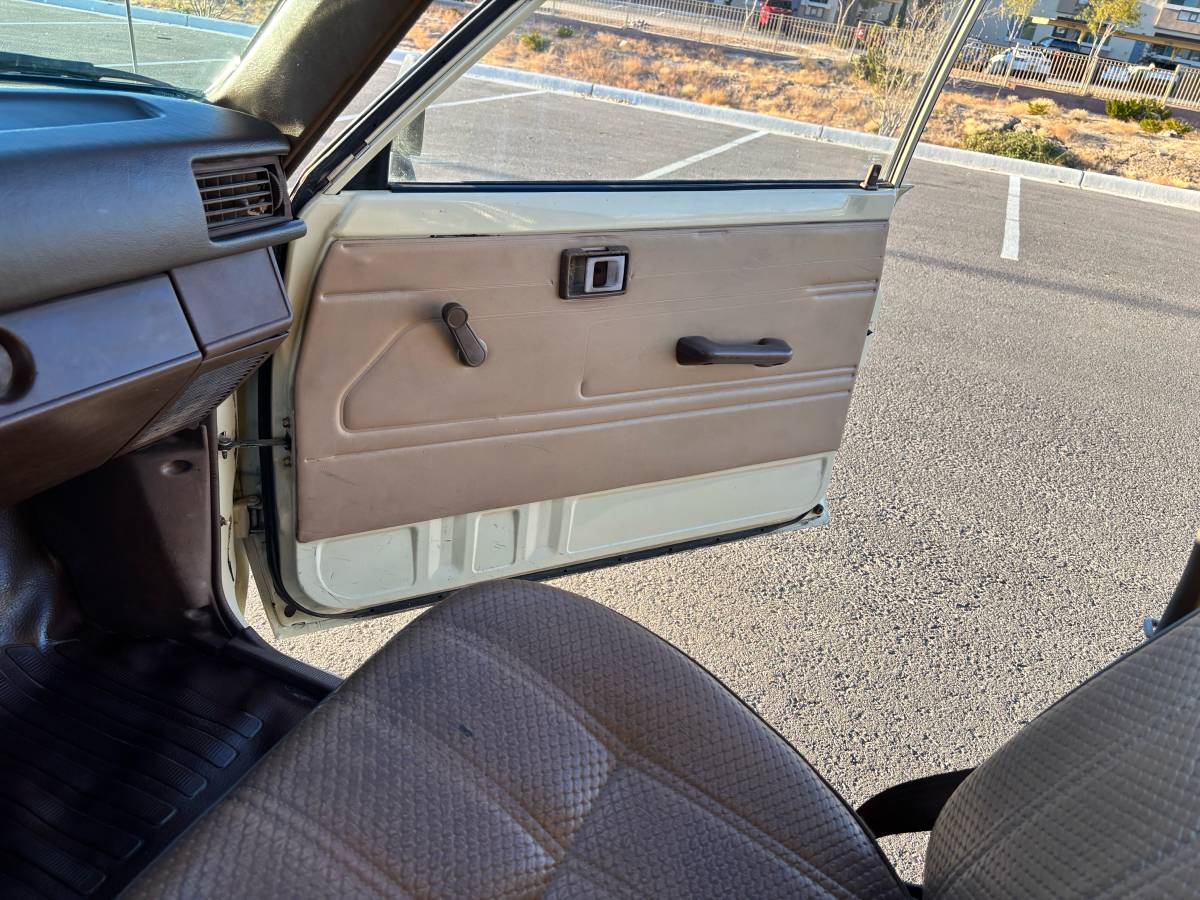 Toyota-pickup-truck-1986-custom-20