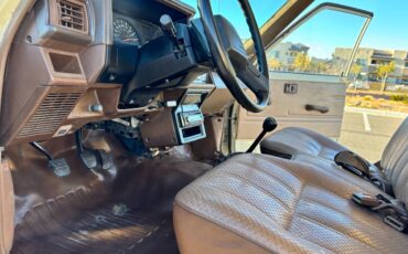 Toyota-pickup-truck-1986-custom-3