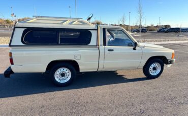Toyota-pickup-truck-1986-custom