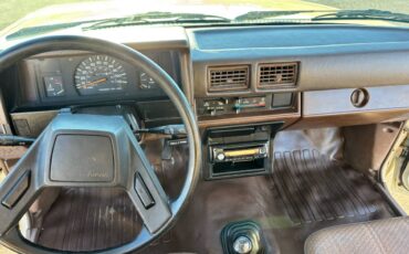 Toyota-pickup-truck-1986-custom-4