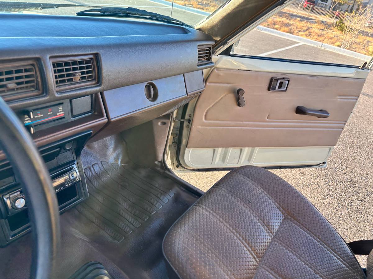 Toyota-pickup-truck-1986-custom-5