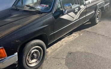 Toyota-pickup-truck-1988-black-1