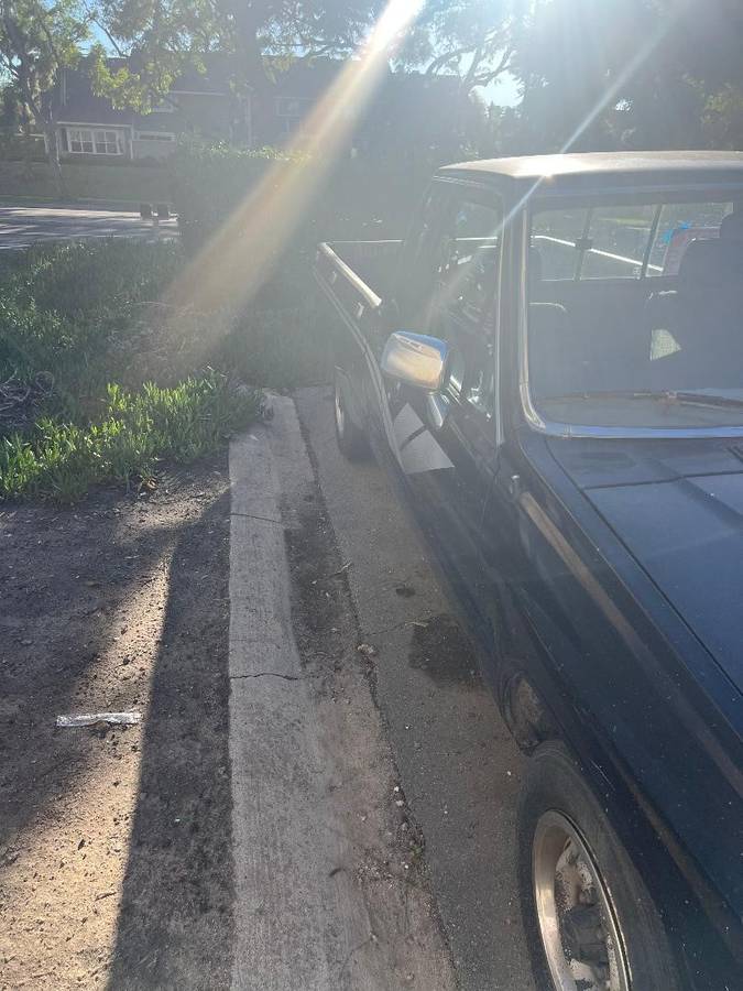 Toyota-pickup-truck-1988-black-4