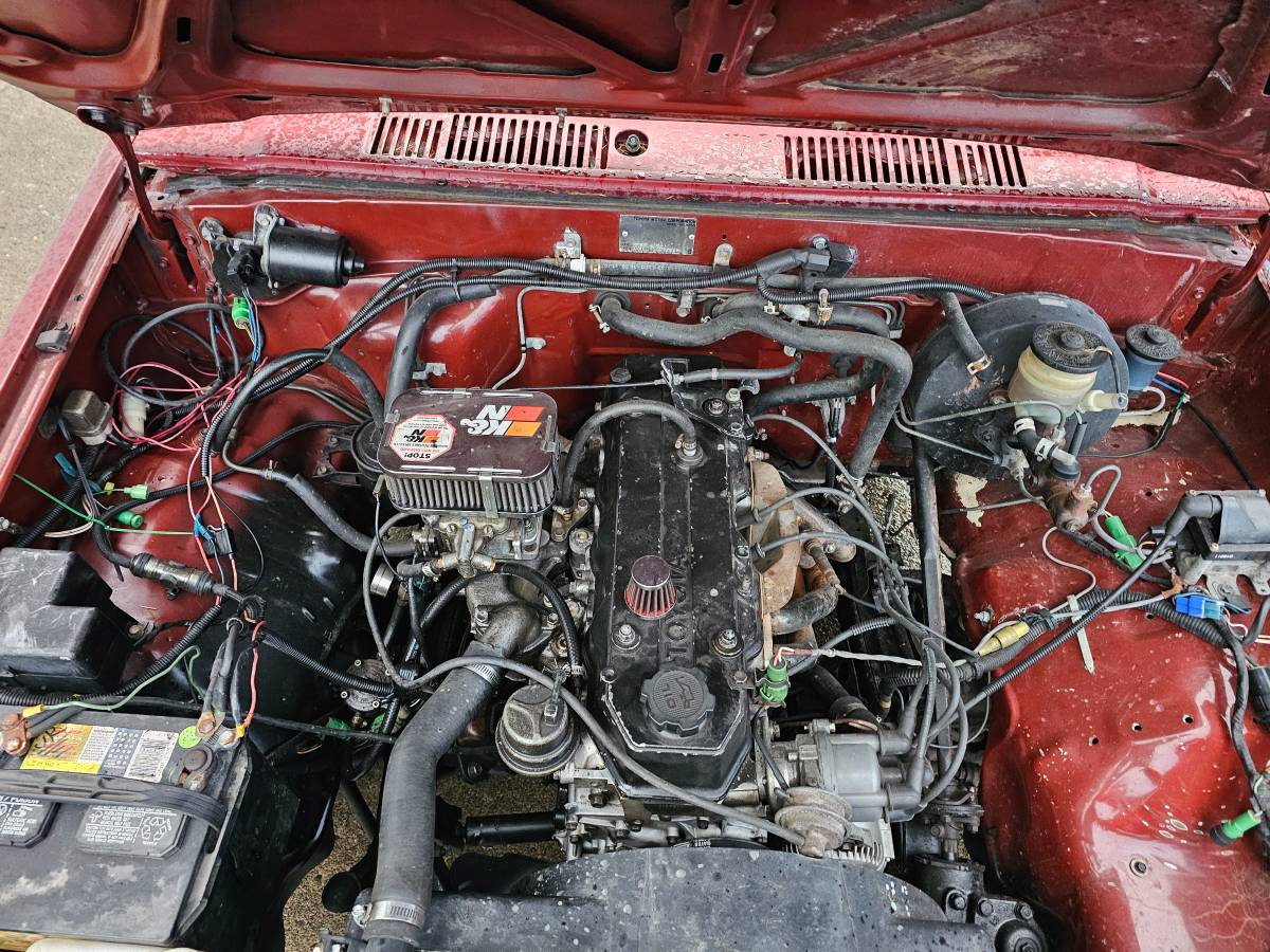 Toyota-pickup-truck-1988-custom-1