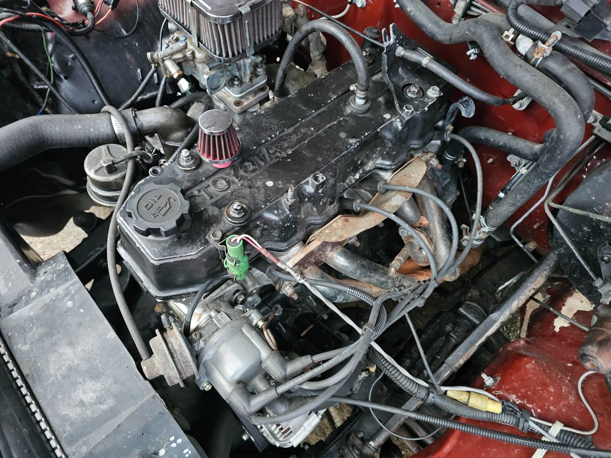 Toyota-pickup-truck-1988-custom-2