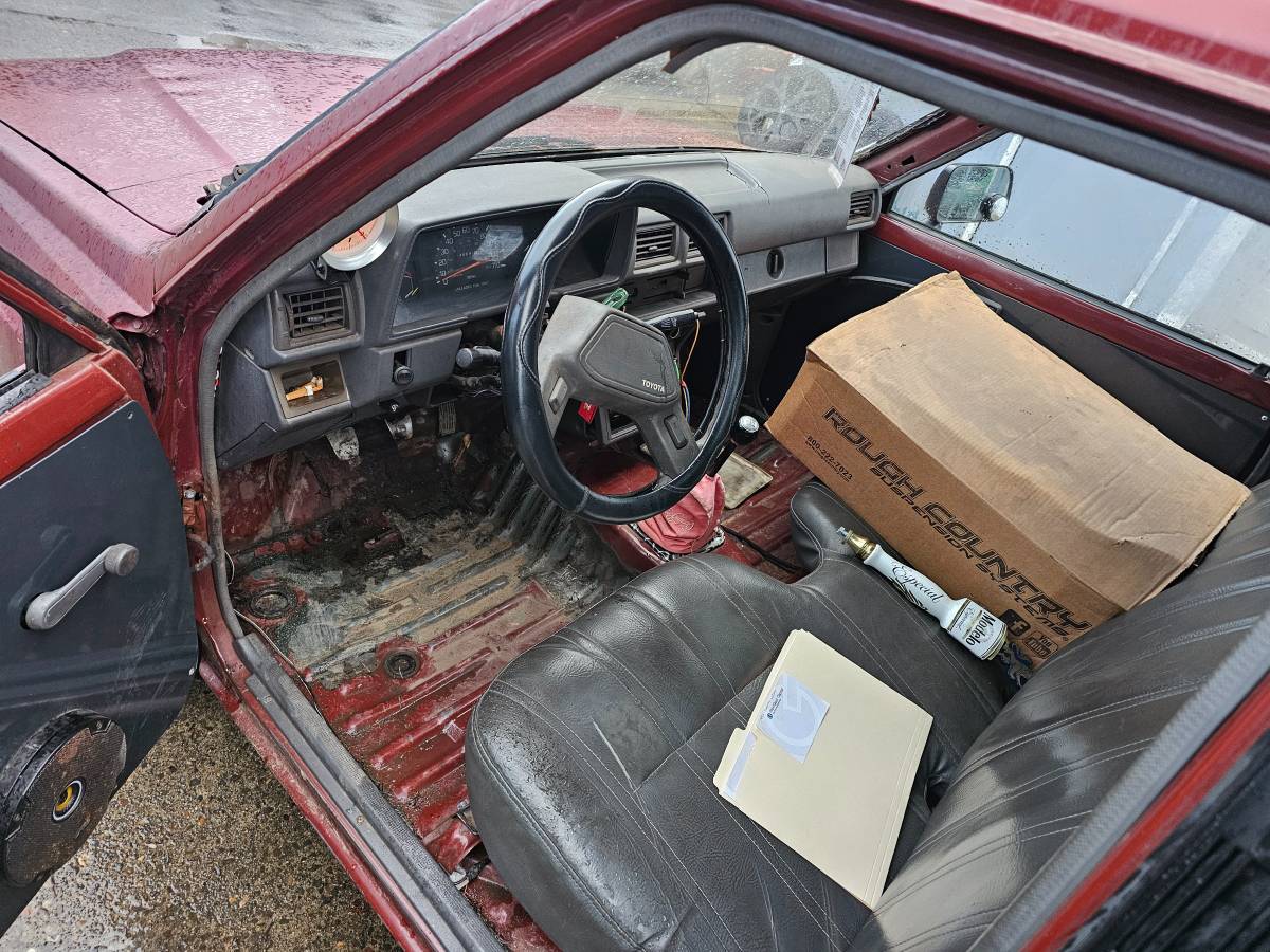 Toyota-pickup-truck-1988-custom-5