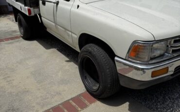 Toyota-pickup-truck-1990-white-1