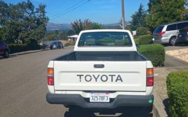 Toyota-pickup-truck-1990-white-1