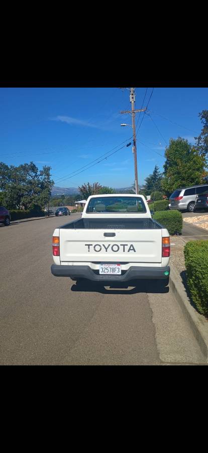 Toyota-pickup-truck-1990-white-1