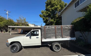 Toyota-pickup-truck-1990-white-2