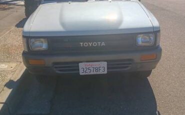 Toyota-pickup-truck-1990-white-2