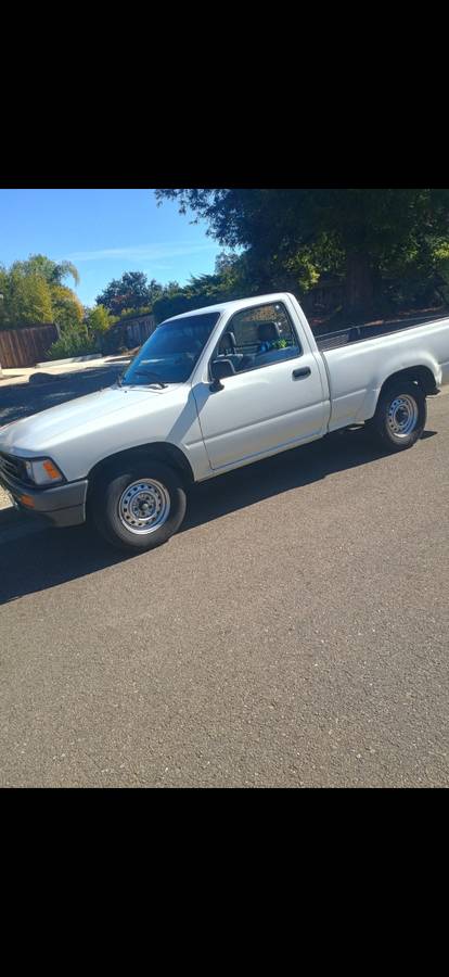 Toyota-pickup-truck-1990-white-3