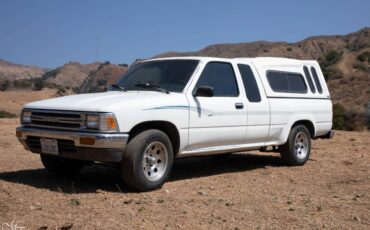 Toyota-pickup-truck-deluxe-cab-1991-white-2